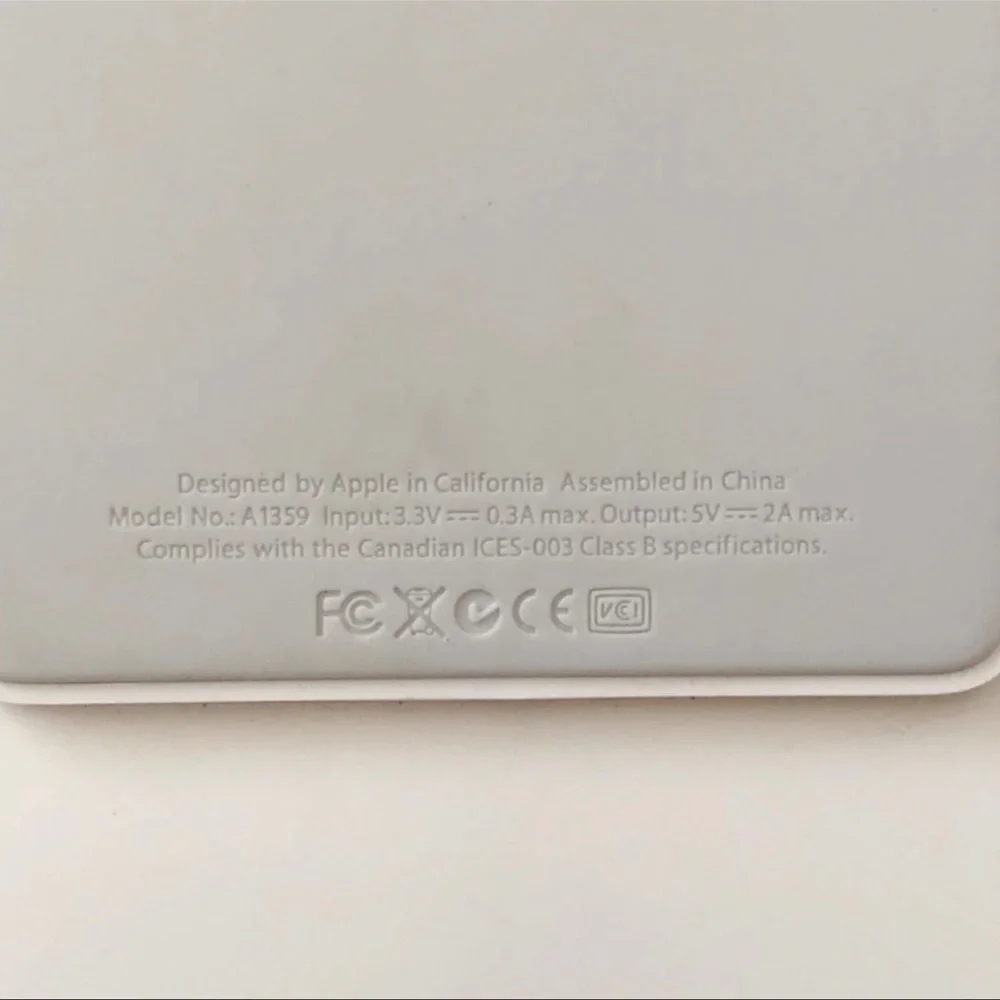 Apple A1359 iPad Keyboard Dock
